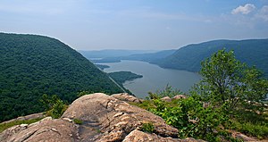 Hudson Highlands-vido sude de Breakneck Ridge.jpg