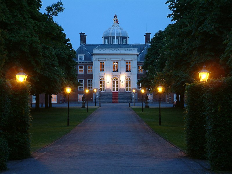 File:Huis ten bosch.jpg