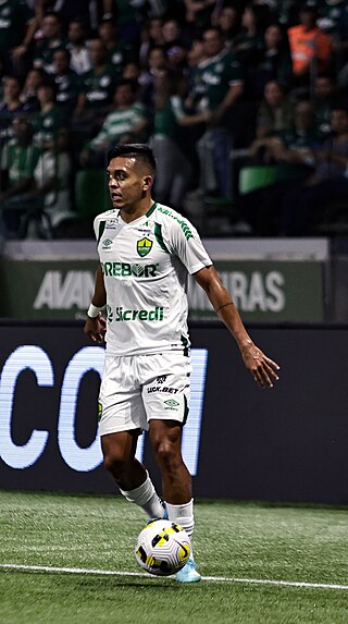 <span class="mw-page-title-main">Igor Cariús</span> Brazilian footballer (born 1993)