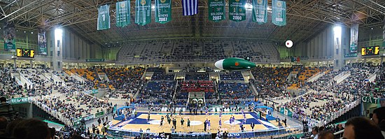 Interno dello stadio di pallacanestro Olympic Indoor Hall nel complesso olimpico OAKA