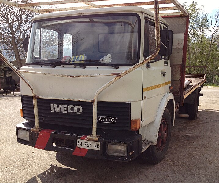 Iveco T-serie - Iveco T-series camion 716px-Iveco_UNIC_110-14