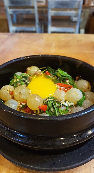 File:Ka-phrao riu-kiu (basil fried giant catfish eggs), with rice & egg Bangkok, 2018-12-21 (2).jpg