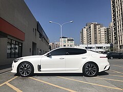 Kia Stinger 003.jpg