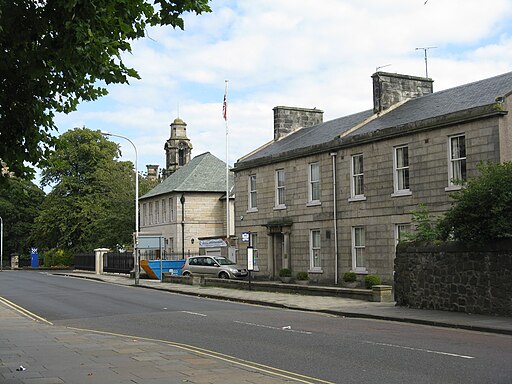 Small picture of Kirkcaldy United Services Institute courtesy of Wikimedia Commons contributors
