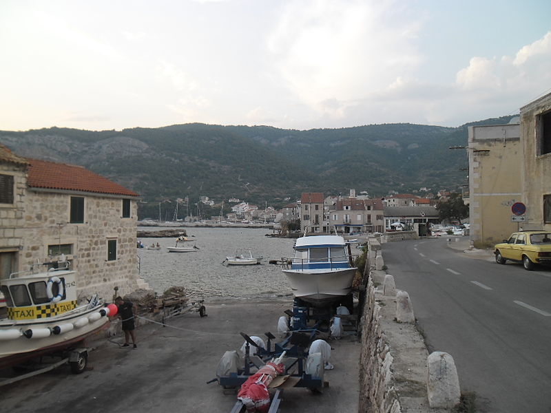 File:Komiža on Croatian Island of Vis.JPG