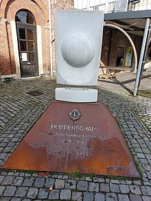 Bestand:Kunstwerk_Moederschap.jpg