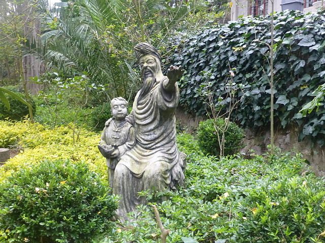 Ma Hajji, a Yuan Dynasty official in Yunnan (a descendant of Sayyid Ajjal Shams al-Din Omar), and his young son Ma He, the future Admiral Zheng He, as