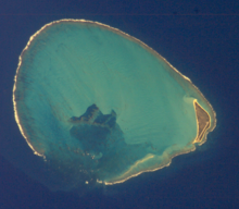 クレ環礁の衛星画像（左上角の方向が北）