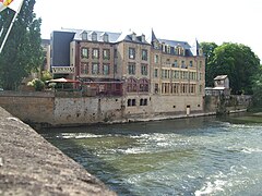 La Meuse à Sedan, sous-préfecture et deuxième ville des Ardennes.