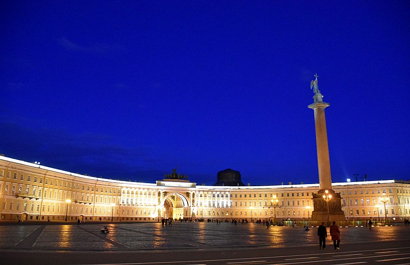 File:Late summer night on Palace Square, St. Petersburg (14) (37032130972).jpg