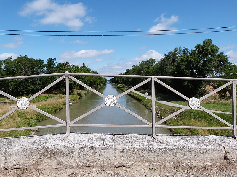 File:Le canal à Escatalens.jpg