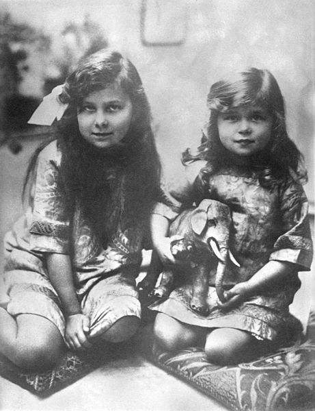 File:Les princesses Marie et Kyra de Russie (1915).jpg