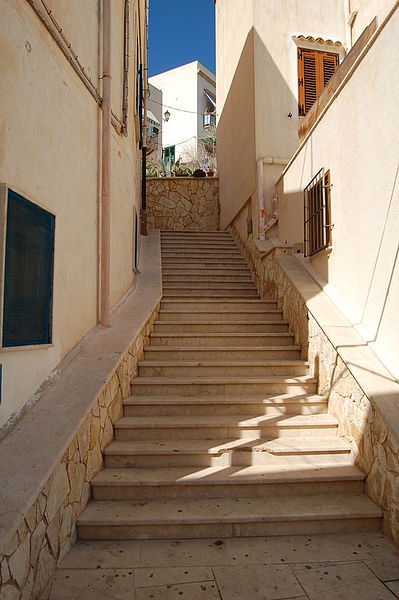 File:Levanzo-strada.jpg