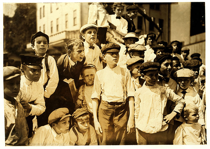File:Lewis Hine, Watching the races, the newsboys' picnic, Cincinnati, Ohio, 1908.jpg