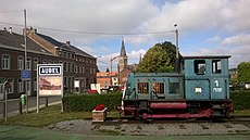 Locomotief en kerktoren te Aubel.jpg