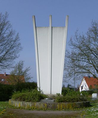 The Berlin airlift memorial in Wietzenbruch Luftbrueckendenkmal Celle.jpg