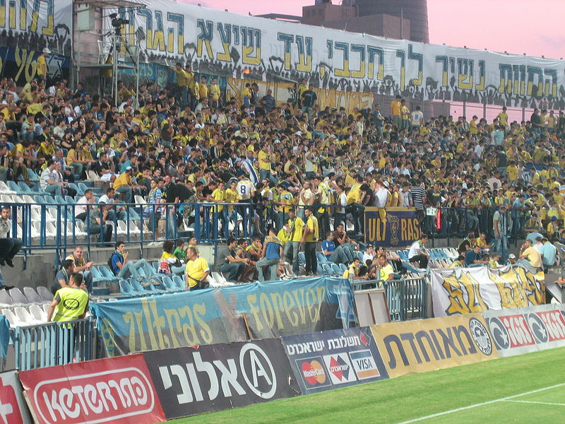 File:MaccabiFans.jpg