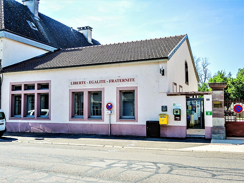 File:Mairie de conflans sur Lanterne.jpg