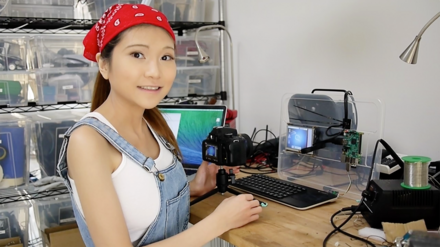 Naomi Wu demonstrating how to configure a Raspberry Pi 2