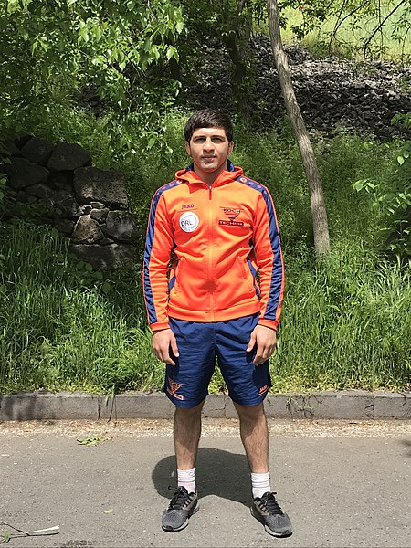 File:Malkhas Amoyan in The Open air gym of Hrazdan gorge (1).jpg