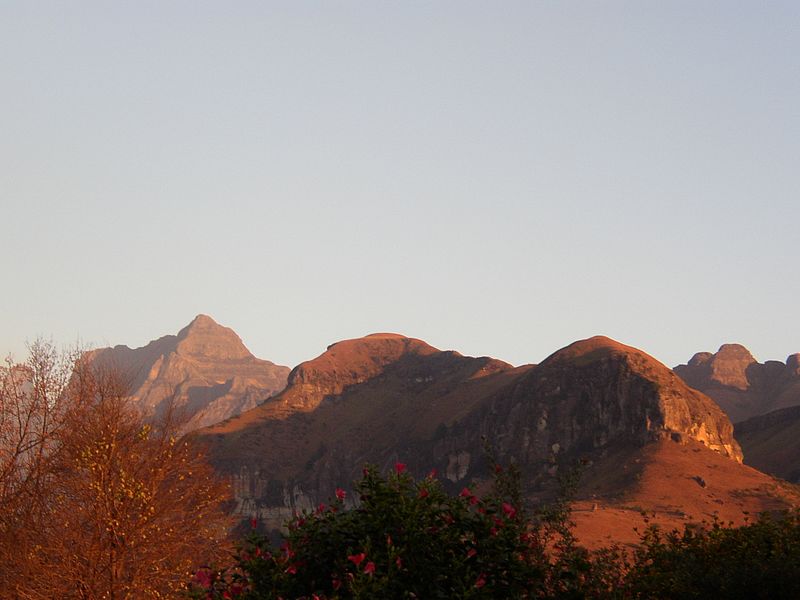 File:Maloti-Drakensberg Park-113961.jpg