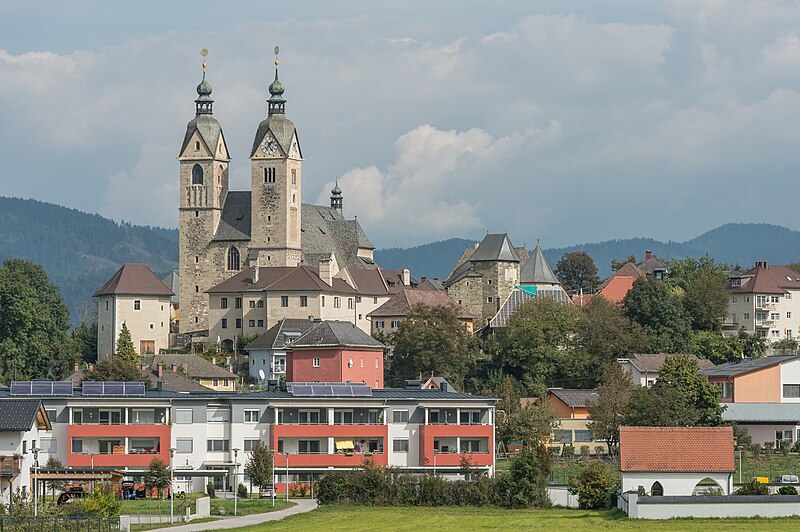 File:Maria Saal Pfarr-und Wallfahrtskirche Mariae Himmelfahrt SW-Ansicht 26092016 4462.jpg