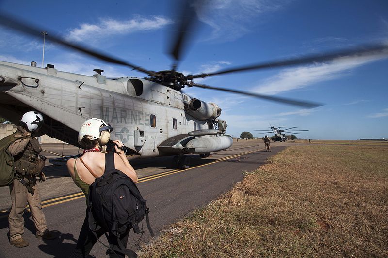 File:Marines fly Lord Mayor, media over Darwin 150610-M-BX631-113.jpg