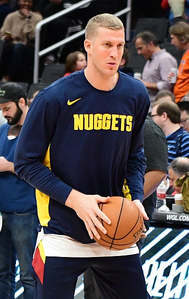 Plumlee with the Denver Nuggets in 2020