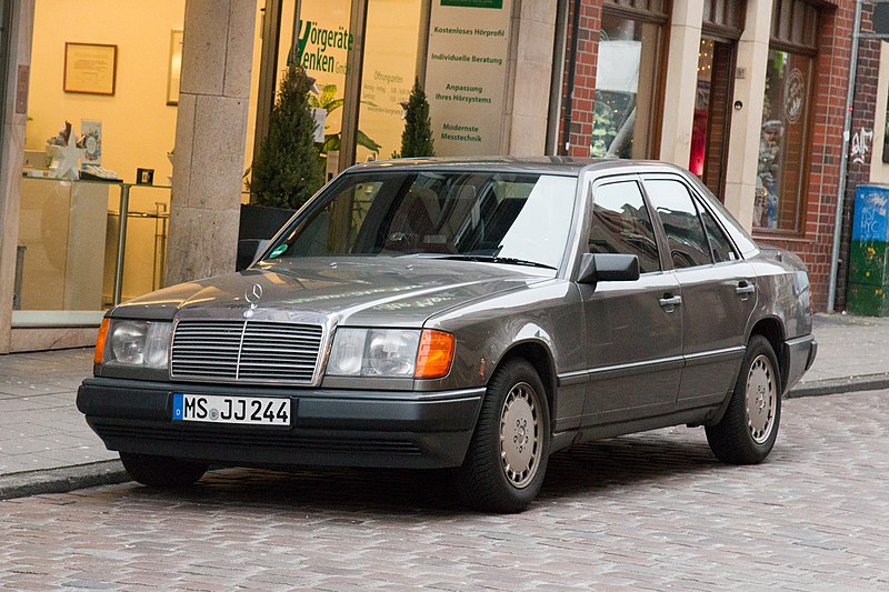 File:Mercedes-Benz W 124 300E JM.jpg