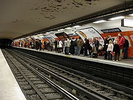 Metro Paris - Ligne 6 - station Trocadero 01.jpg