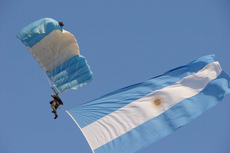 File:Military parachuting in Argentina.jpg