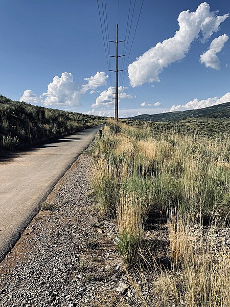 File:Millennium Trail near trailhead.jpg