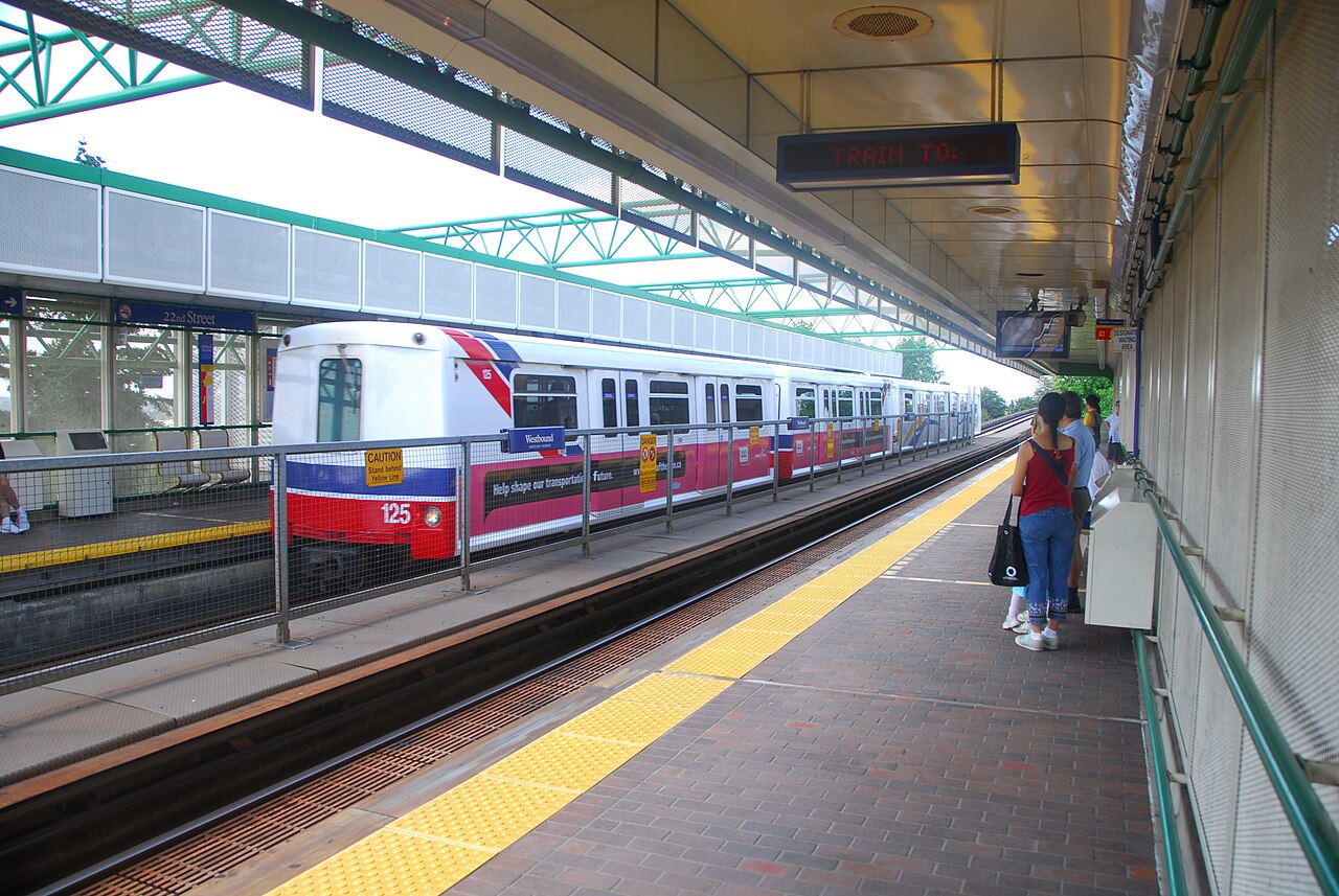 1280px-Mk_I_SkyTrain_at_22nd_Street_Station.jpg