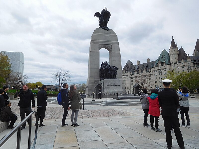 File:Monument commemoratif de guerre du Canada - 15.jpg