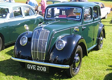Morris eight with Beetlelike headlight covers as fitted to the 1938 version.jpg
