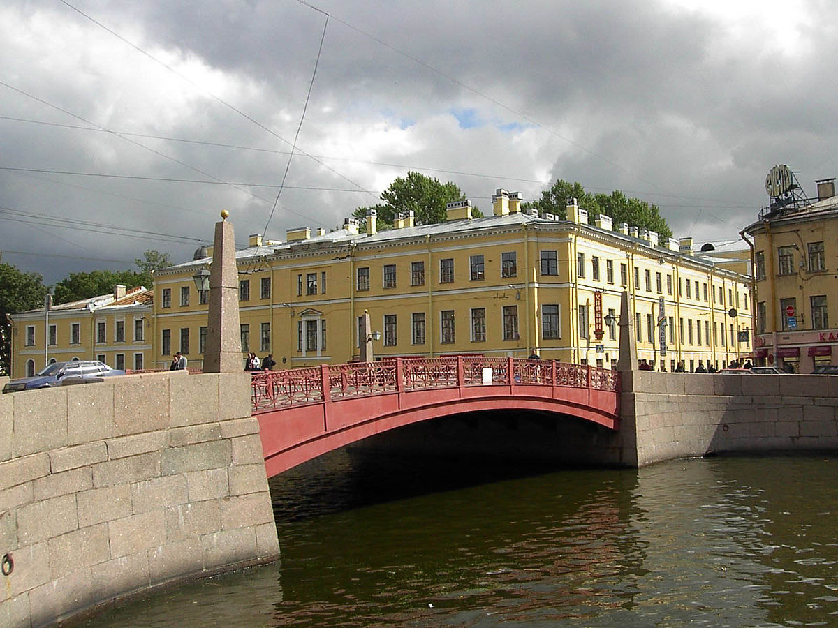 Красный мост в Санкт-Петербурге