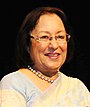 Najma A. Heptulla wręcza nagrodę Badalte Qadam autorowi zdjęć, Doordarshan, pani Jayshree Puri, podczas ceremonii wręczenia nagród dla Najlepszych Osiągnięć, zorganizowanej przez Child Care & Welfare Foundation, w New Delhi (przycięte).jpg