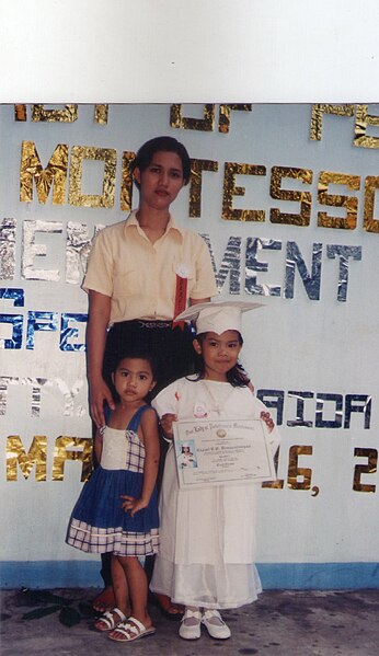 File:Naomi Dimaculangan graduation picture in kindergarten.jpg