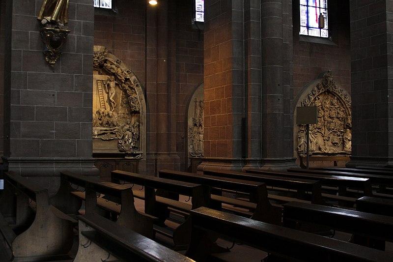 File:Nave and gothic reliefs - Worms Cathedral - Worms - Germany 2017.jpg
