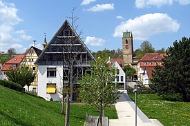 Neckartailfingen Rathaus und Kirche.jpg