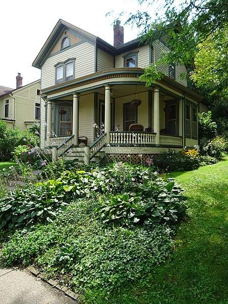 File:Nice house in Galena 2.jpg