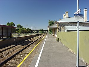 Kuzey Adelaide Tren İstasyonu, Adelaide.JPG