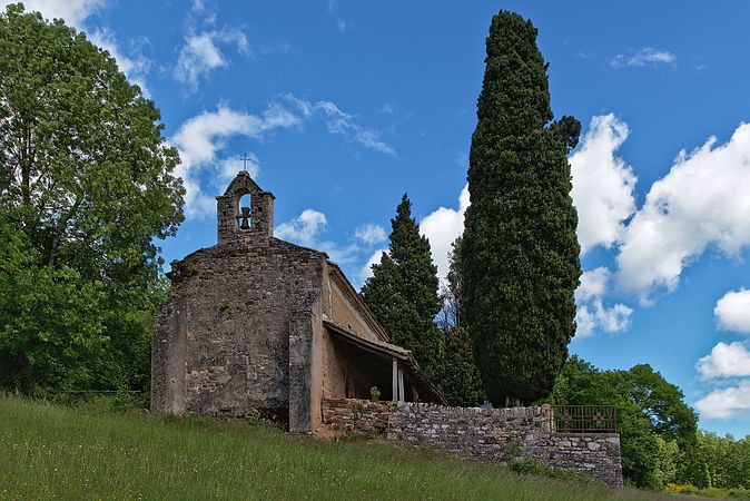 Français : Chapelle « Notre Date de Mespel » (ou « Notre Dame du Désert », ou « Notre Dame des Bois » en lisière de la forêt domaniale de Grésigne, près de Larroque (Tarn). English: Chapel "Notre Dame de Mespel", on the edge of Grésigne Forest, near Larroque, Tarn, France.