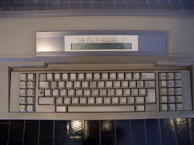 File:Olivetti ET2500 - dettaglio tastiera.jpg