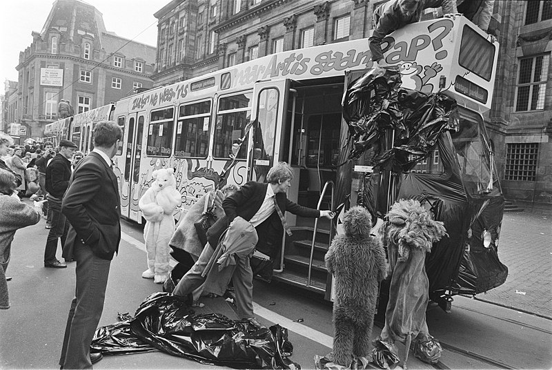 File:Onthulling van de Artis-tram in Amsterdam onthulling van de tram, Bestanddeelnr 932-9296.jpg