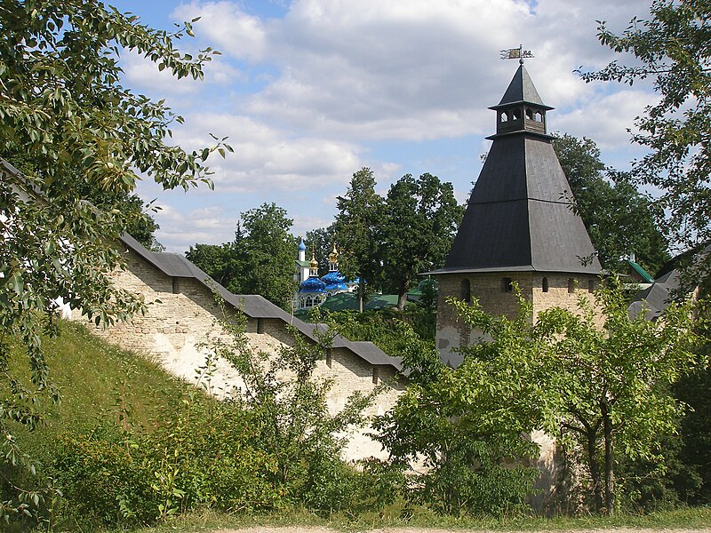 File:Overhead gratings Tower.-Башня верхних решёток.Печоры - panoramio.jpg