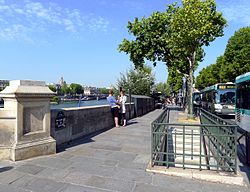 Quai du Louvre, utsikt fra Pont Neuf