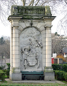 Monument à Émile Levassor (1907), Paris, square Alexandre-et-René-Parodi. Par Camille Lefèvre d'après l'esquisse de Dalou.