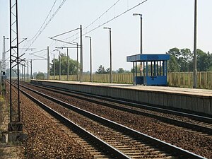 POL Boża Wola tren durağı - widok na peron w kierunku Warszawy.jpg