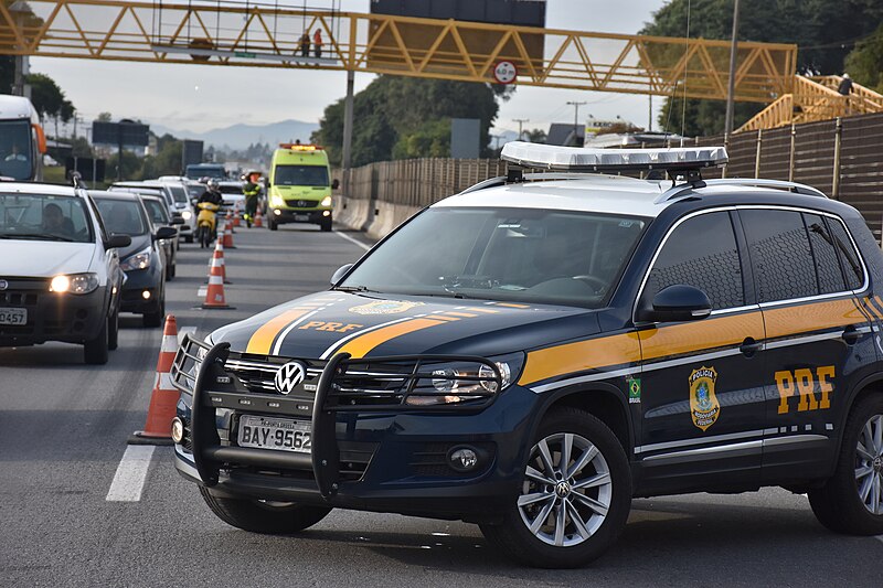 File:PRF atende acidente entre carro e motocicleta na BR-277 em Curitiba (34188871775).jpg